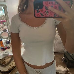 White brandy Melville T-shirt